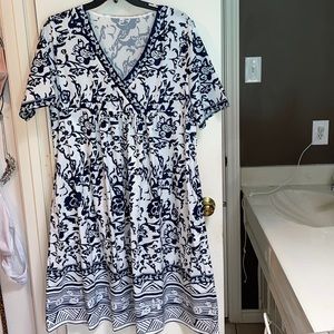 Never Worn Short Sleeve Printed Midi Dress - XXL